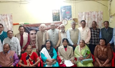 साहित्य सरोकार : जन संवेदनाओं की आंतरिक धारा बहती है रचना में