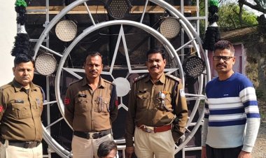 कार्रवाई : सांदीपनि विद्यालय के सामने बज रहा था तेज आवाज में डीजे