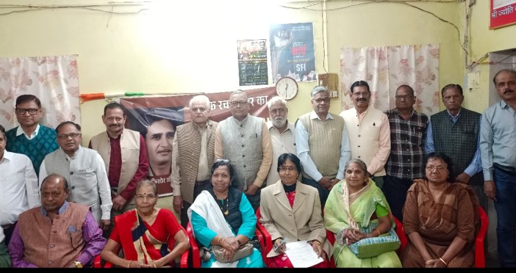 साहित्य सरोकार : जन संवेदनाओं की आंतरिक धारा बहती है रचना में