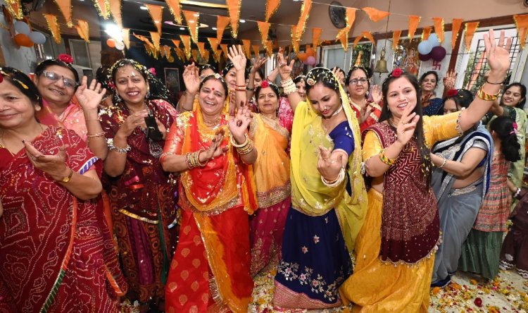 होली आई रे कन्हाई रे होली आई रे... 