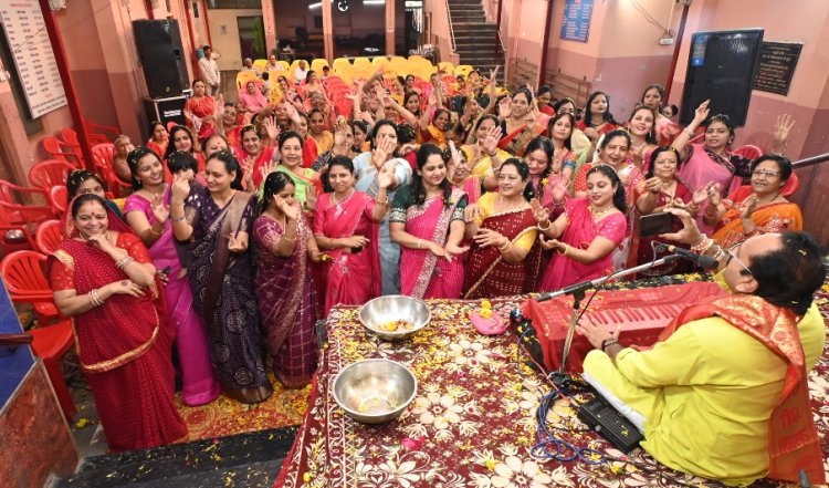 राधा गोरी गोरी बरसाने की छोरी, फाग गीतों पर किए नृत्य