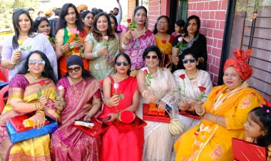 सामाजिक सरोकार : देश के कई शहरों के विभिन्न क्षेत्रों में कार्य कर रही पूर्व छात्राओं का किया सम्मान