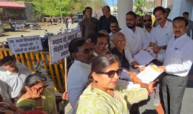 "भारत के हत्यारे को खुले आम फांसी हो"