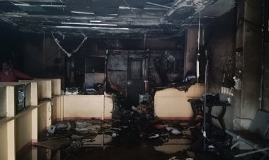 हादसा : रतलाम की इंडियन बैंक में लगी आग, लॉकर सुरक्षित