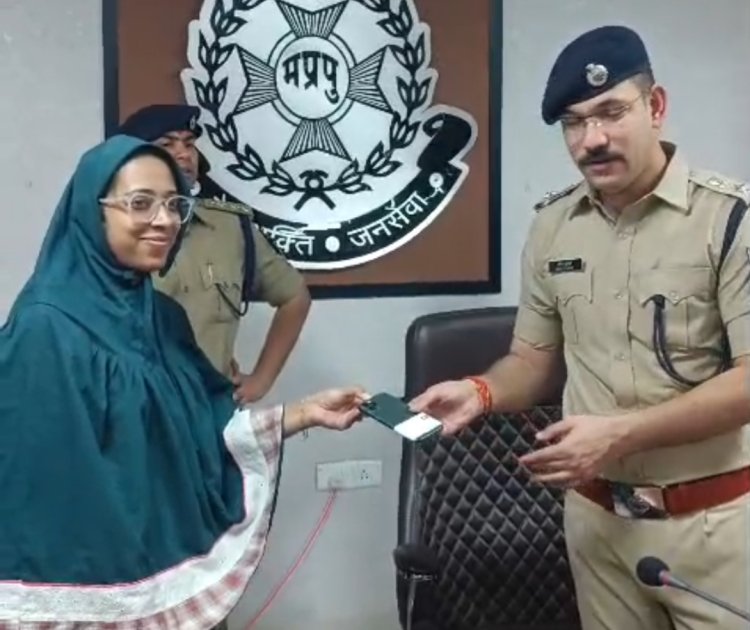 सायबर सेल को सफलता : गुम हुए 20 लाख के मोबाइल ढूंढ कर दिए 100 लोगों को, मोबाइल मिलने की खुशी में खिले चेहरे