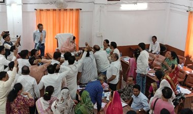 रतलाम नगर निगम सम्मेलन : कांग्रेसी के बिगड़े बोल, भाजपाईयों का हल्ला बोल