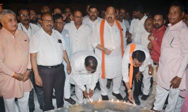 सामाजिक सरोकार : भारत रत्न डॉ.भीमराव अंबेडकर जयंती की पूर्व संध्या पर दीप प्रज्वलन से जगमगाया अम्बेडकर सर्कल