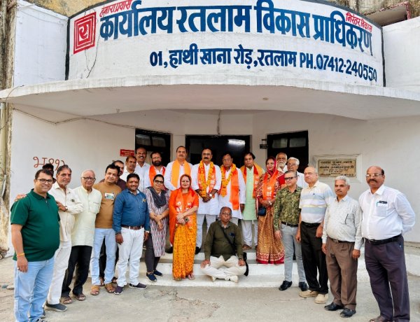 सामाजिक सरोकार : श्री सर्वब्राह्मण सभा द्वारा रतलाम विकास प्राधिकरण के पदाधिकारियों का अभिनंदन