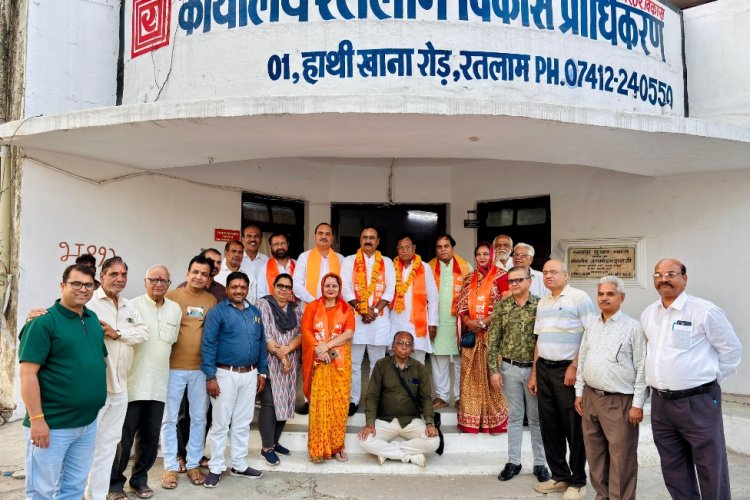 सामाजिक सरोकार : श्री सर्वब्राह्मण सभा द्वारा रतलाम विकास प्राधिकरण के पदाधिकारियों का अभिनंदन
