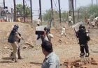 ग्रामीण हुए हिंसक, पुलिस और प्रशासन पर किया हमला, तीन घायल, छोड़े आंसू गैस के गोले