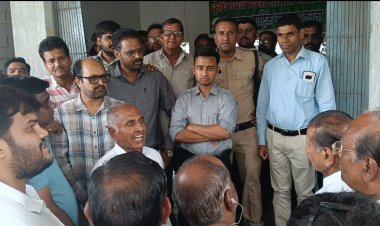 मंडी शुल्क वृद्धि के विरोध में रतलाम कृषि उपज मंडी पूर्णतः बंद