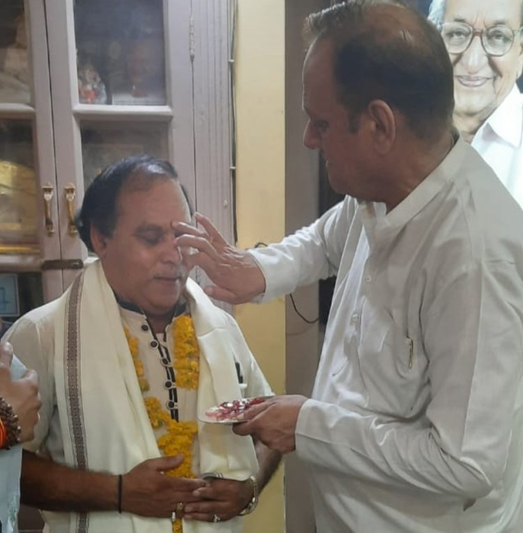सामाजिक सरोकार : पूर्व छात्रों ने पॉलिटेक्निक कॉलेज को वाटर कूलर के लिए भेंट किया चेक