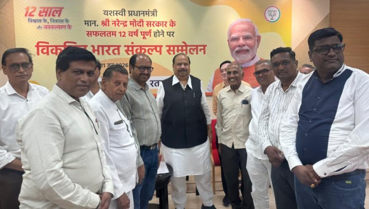 मंडी शुल्क में कमी की मांग को लेकर मंडी व्यापारियों ने मंत्री काश्यप को सौंपा ज्ञापन