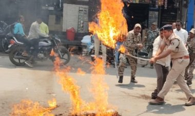 ​पुतले की छीना-झपटी : कानून-व्यवस्था सुधारना या हादसे को न्योता देना?