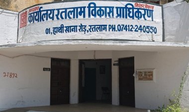 रतलाम विकास प्राधिकरण कर्मचारियों के चेहरों पर लौटी मुस्कान: 4 महीने से रुका वेतन मिला