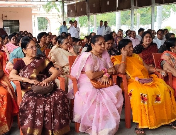 सामाजिक सरोकार : 'मात्र 20 रुपए के शुल्क में महिलाओं ने पेश की बेहतरीन मैनेजमेंट की मिसाल'