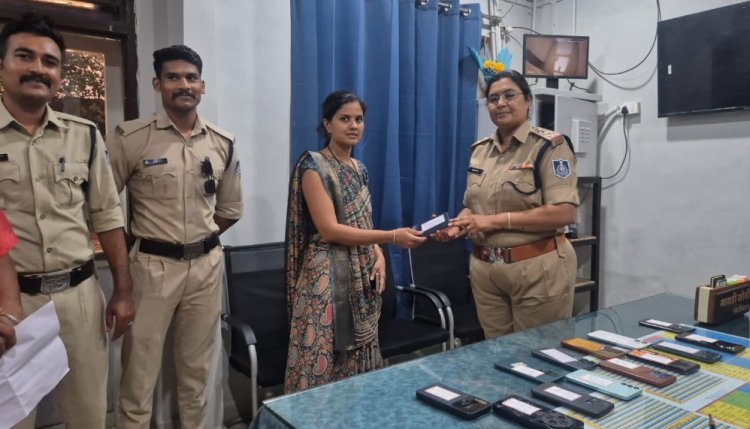 आमजन के गुम हुए 15 मोबाइल खोजकर लौटाए पुलिस ने