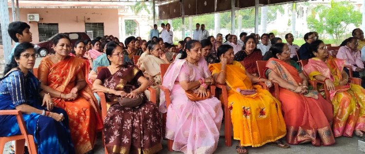 सामाजिक सरोकार : 'मात्र 20 रुपए के शुल्क में महिलाओं ने पेश की बेहतरीन मैनेजमेंट की मिसाल'