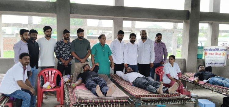 सामाजिक सरोकार : मूसलाधार बारिश के बीच ताल एवं आस- पास के ग्रामीण लोगों ने दिखाया सेवा का जज़्बा, रक्तदान कर दी मानवता की मिसाल