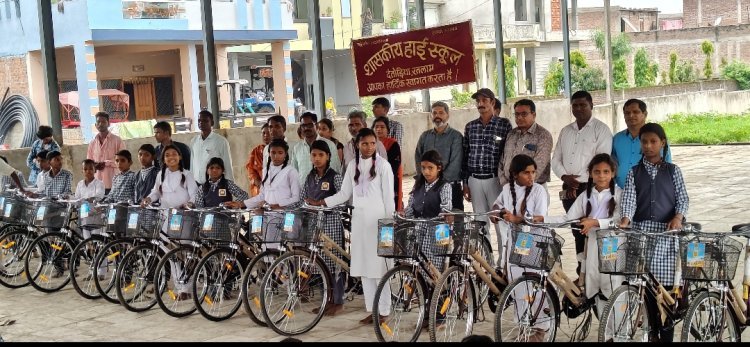 शासकीय हाई स्कूल दंतोडिया में सांस्कृतिक कार्यक्रमों के साथ गुरु-शिष्य परंपरा का हुआ सम्मान