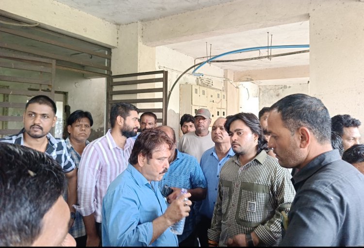 मुफ्तखोरी और मनमानी पर प्रशासन का कड़ा रुख :  ₹7 लाख के फ्लैट में 7 साल से मुफ्त रह रहे आवंटियों को नोटिस