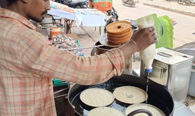 रतलाम में सावन की मिठास: घेवर और फीणी की बाजारों में फैल रही खुशबू