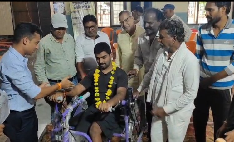 प्रशासन की संवेदनशीलता : ट्राई साइकिल मिलते ही रोहित के चेहरे पर आई मुस्कान