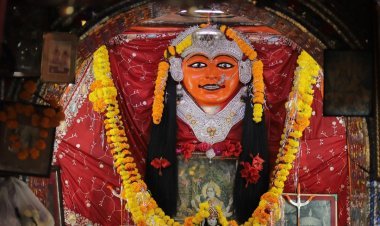 धर्म संस्कृति : आगर-मालवा की आस्था का केंद्र है, माँ तुलजा भवानी मंदिर 'गुफा बर्डा', दिन में तीन रूप बदलने वाली माँ तुलजा भवानी