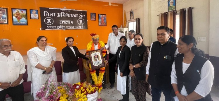 70 वर्षों की अविचल तपस्या: उम्र के 90वें पड़ाव पर भी कोर्ट में डटे एडवोकेट त्रिपाठी बने समाज और युवा पीढ़ी के लिए नजीर